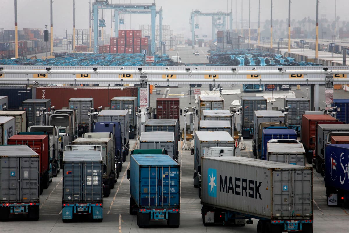 US Imports See Record 19.8% Drop in April