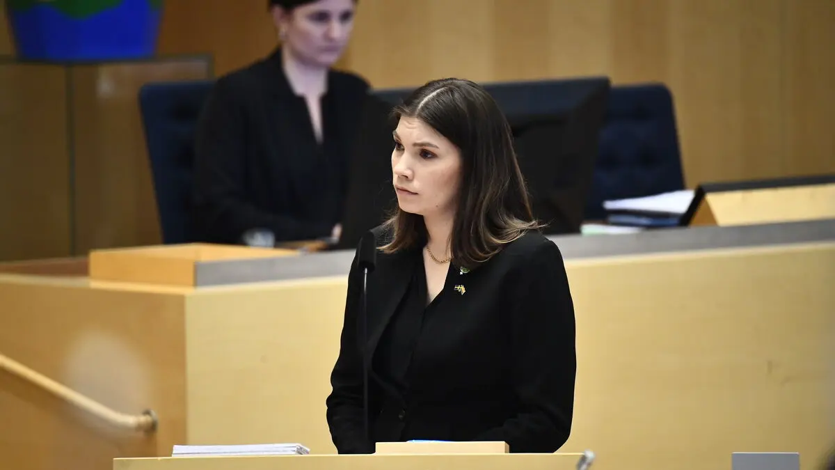 The opposition demands a law to stop teenage deportations