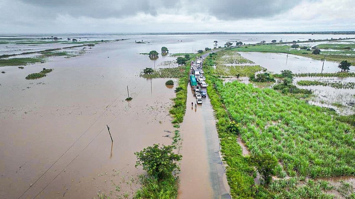 Major floods in Mozambique described as the worst in a generation, at least 640,000 affected