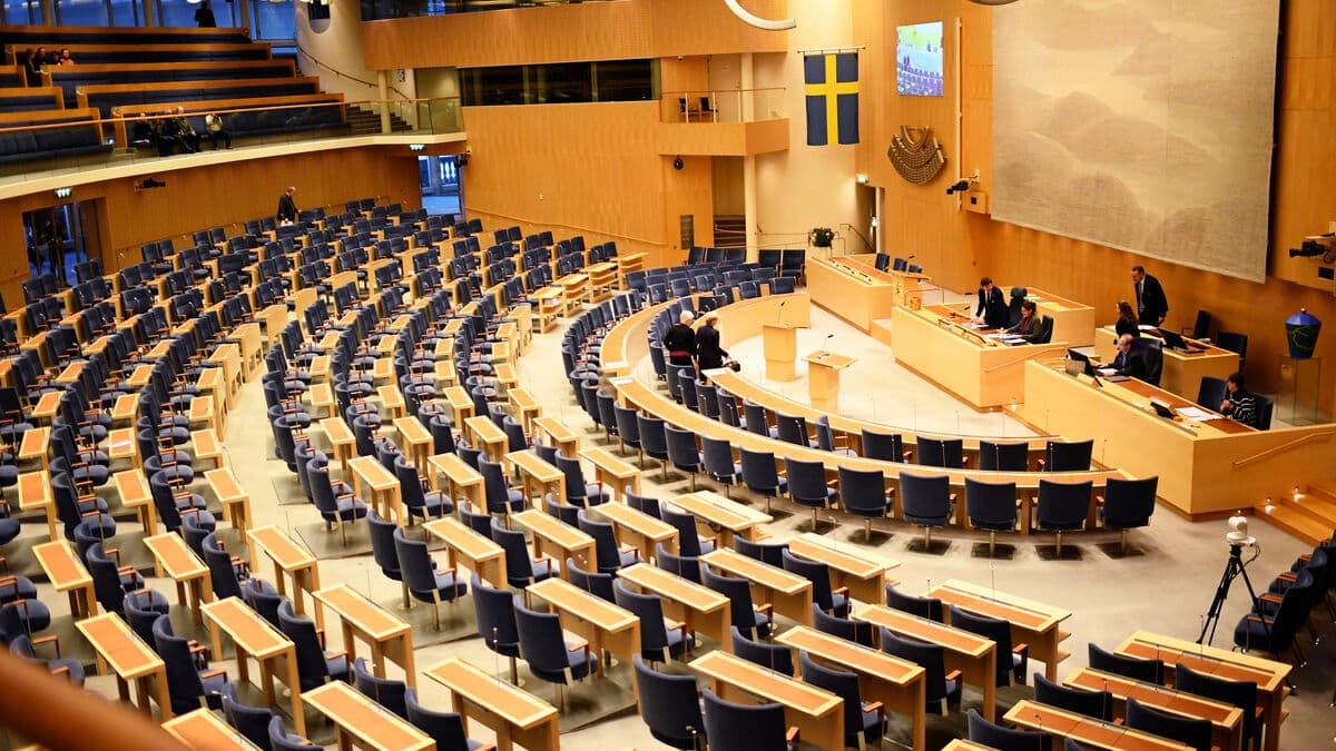 Riksdag suspends bill on children in immigration detention