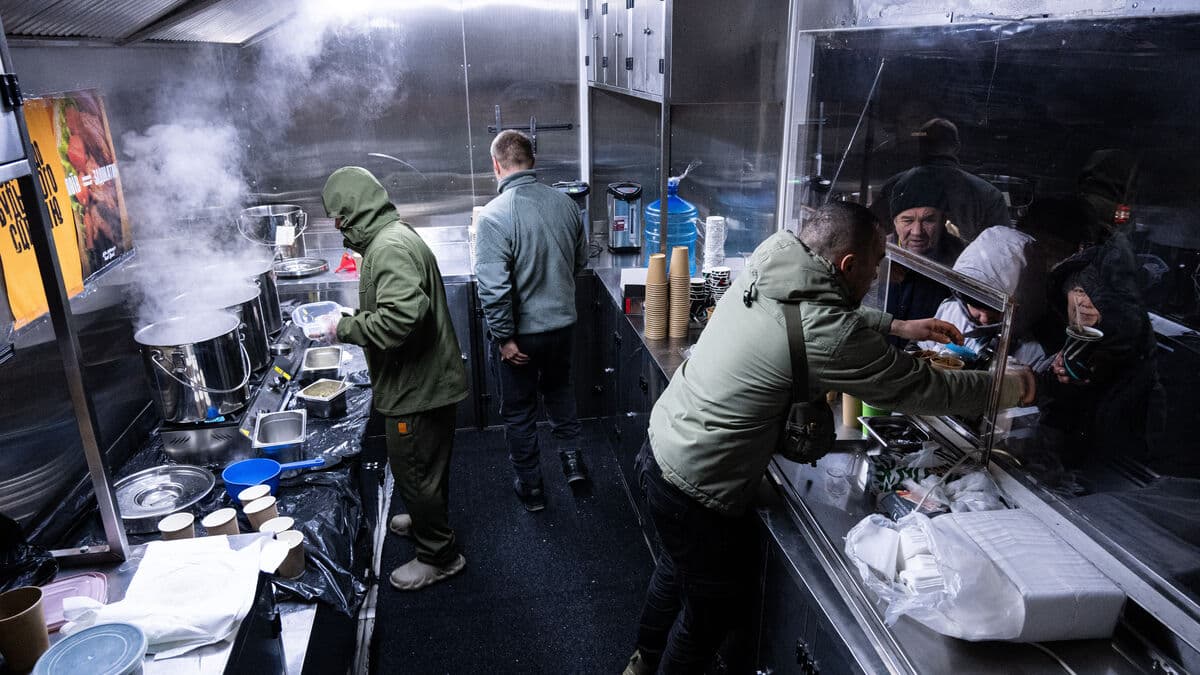 Kyiv residents flee their homes in search of warmth