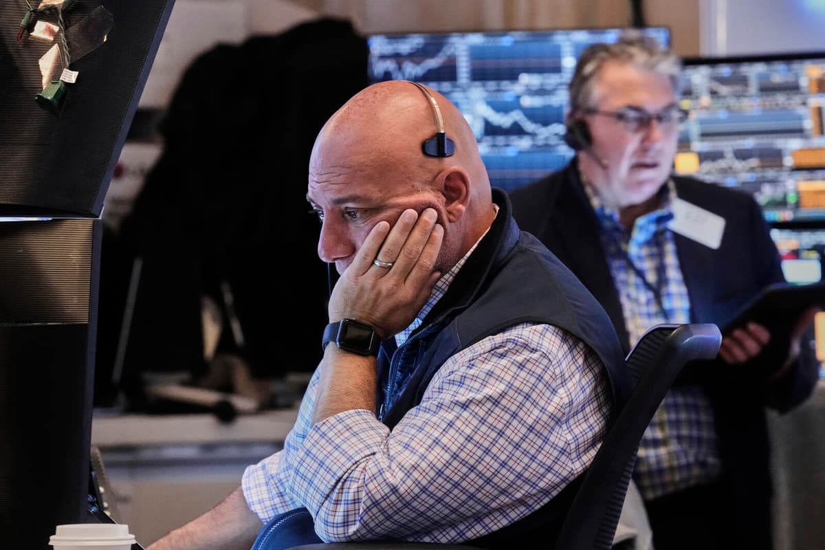 Wall Street Edges Up Amid Quiet US-China Trade Talks