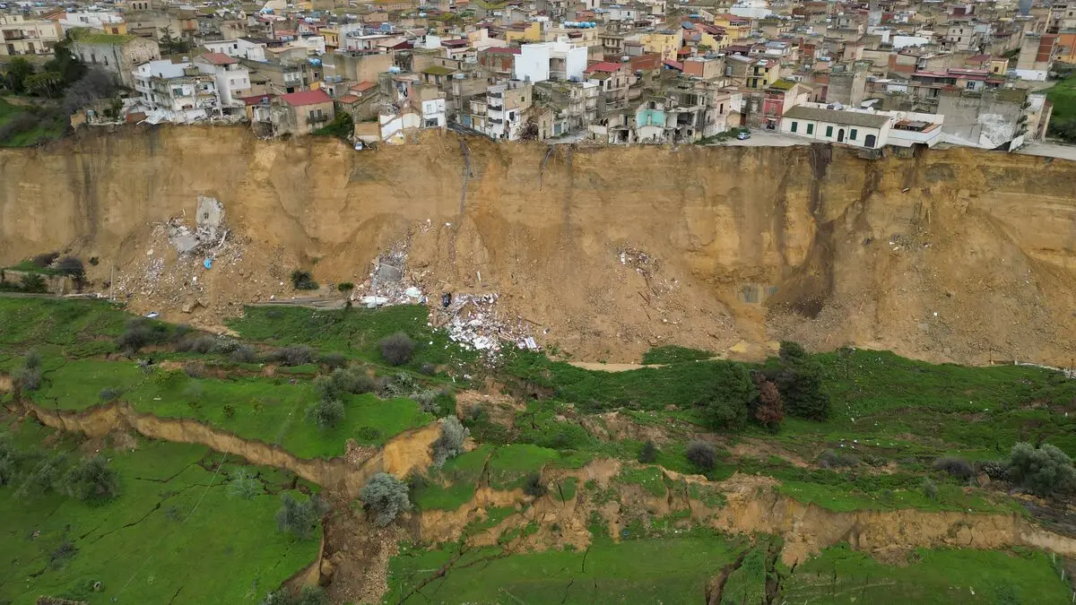 Firefighters save around 400 rare books from Niscemi library threatened by massive landslide in Sicily