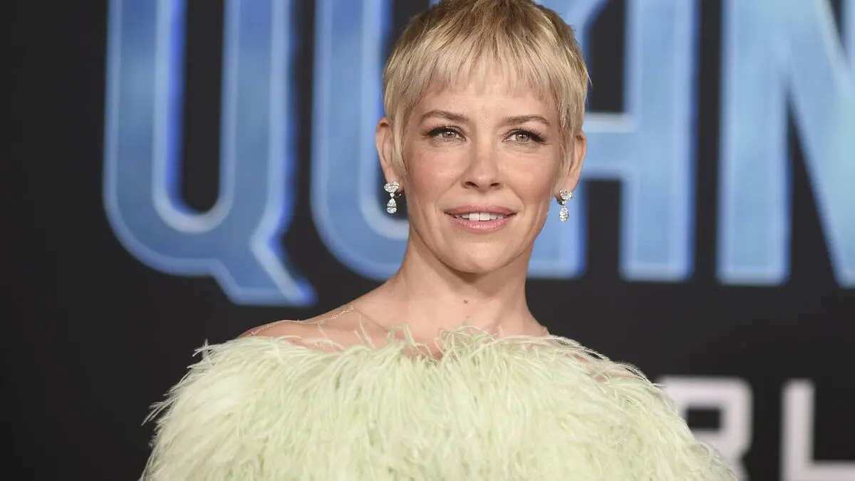 Lost star Evangeline Lilly says she suffered brain damage after fainting on a beach in Hawaii