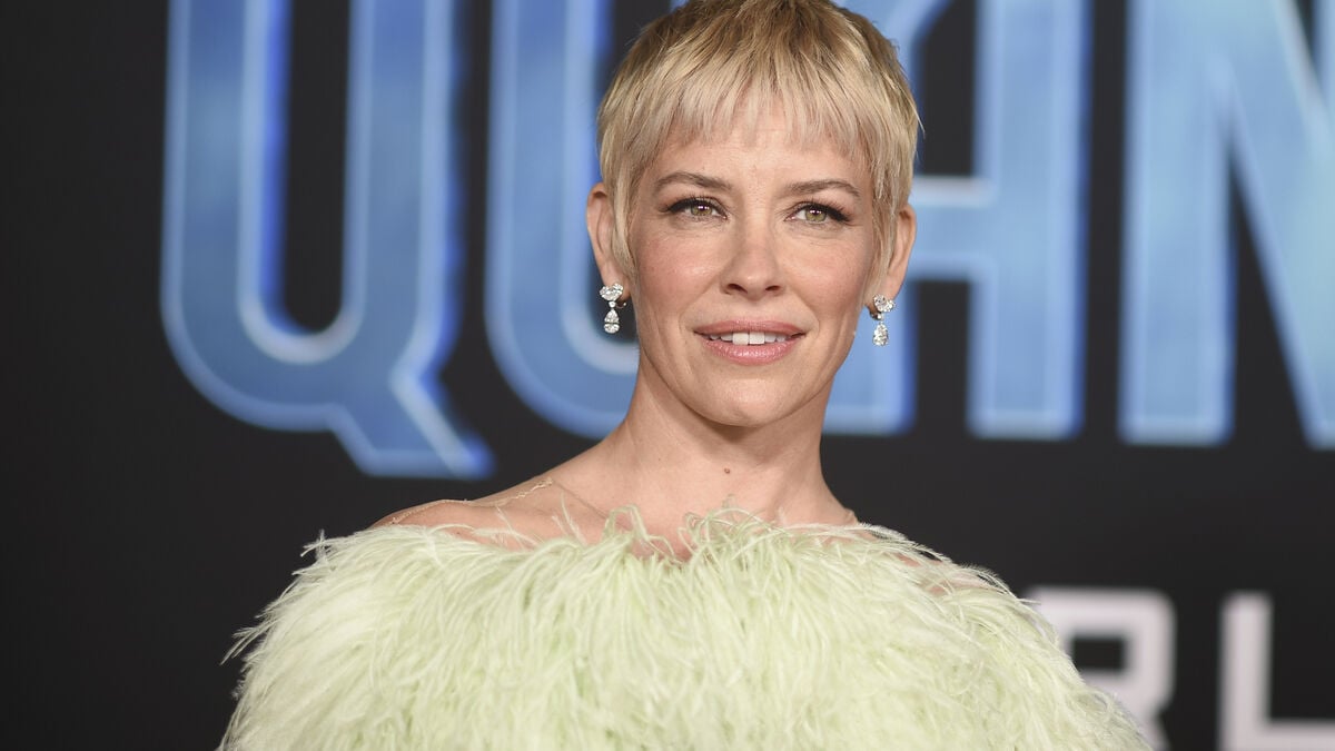 Lost star Evangeline Lilly says she suffered brain damage after fainting on a beach in Hawaii