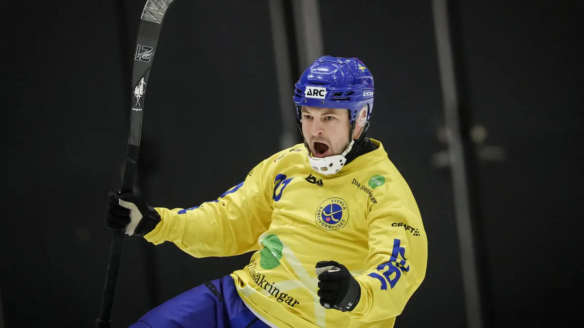 Sweden beats Norway 12-1 in third straight win at Bandy World Championship