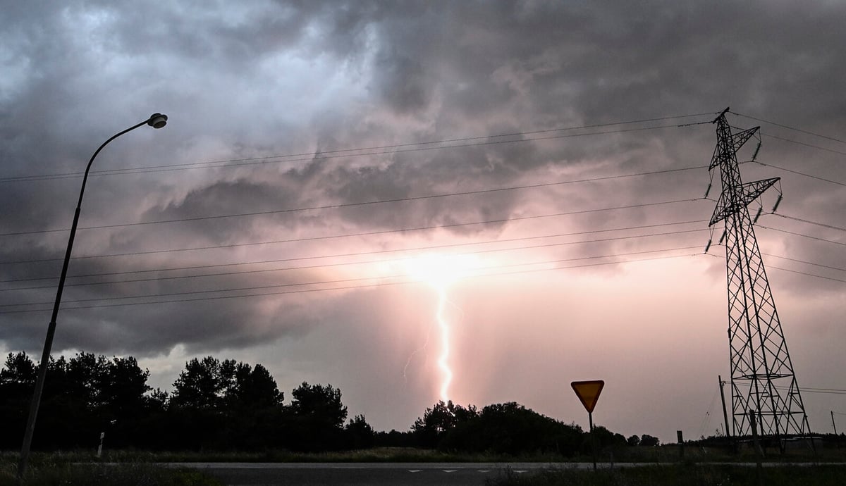 Heavy Thunderstorms and Wind Warnings Issued for Sweden
