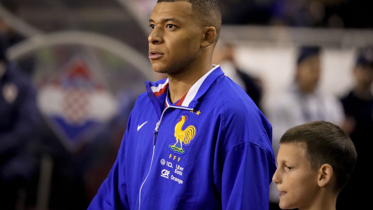 France honors victims ten years after Paris attacks