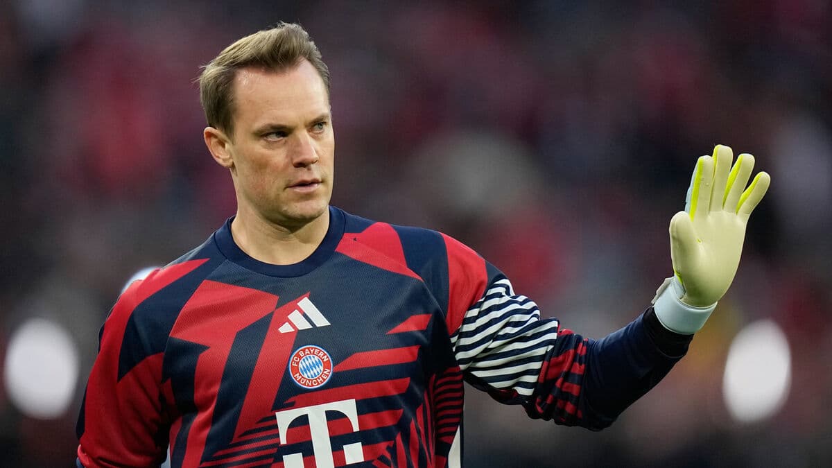 40-year-old veteran Manuel Neuer is back, selected for the World Cup