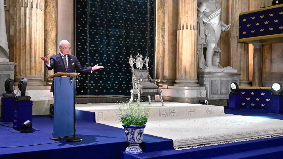 King Carl Gustaf remains on the throne as long as he can