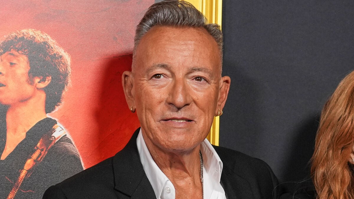 Trump dismisses Bruce Springsteen's protest as irrelevant
