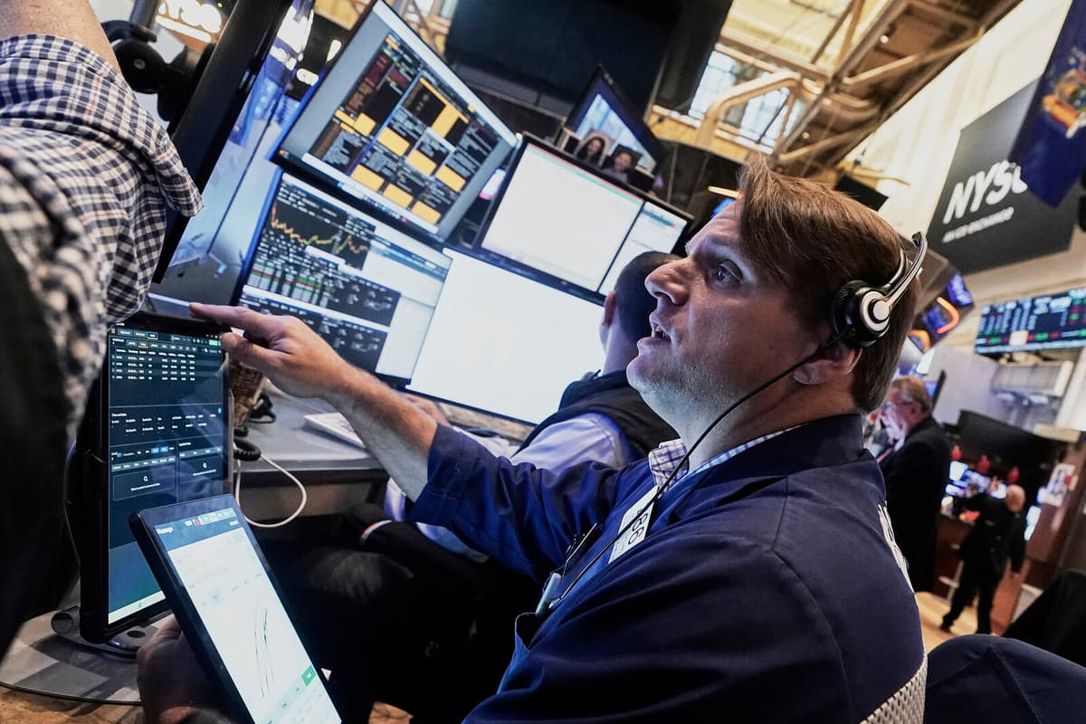 Wall Street Steady as Investors Await Trump-Putin Summit