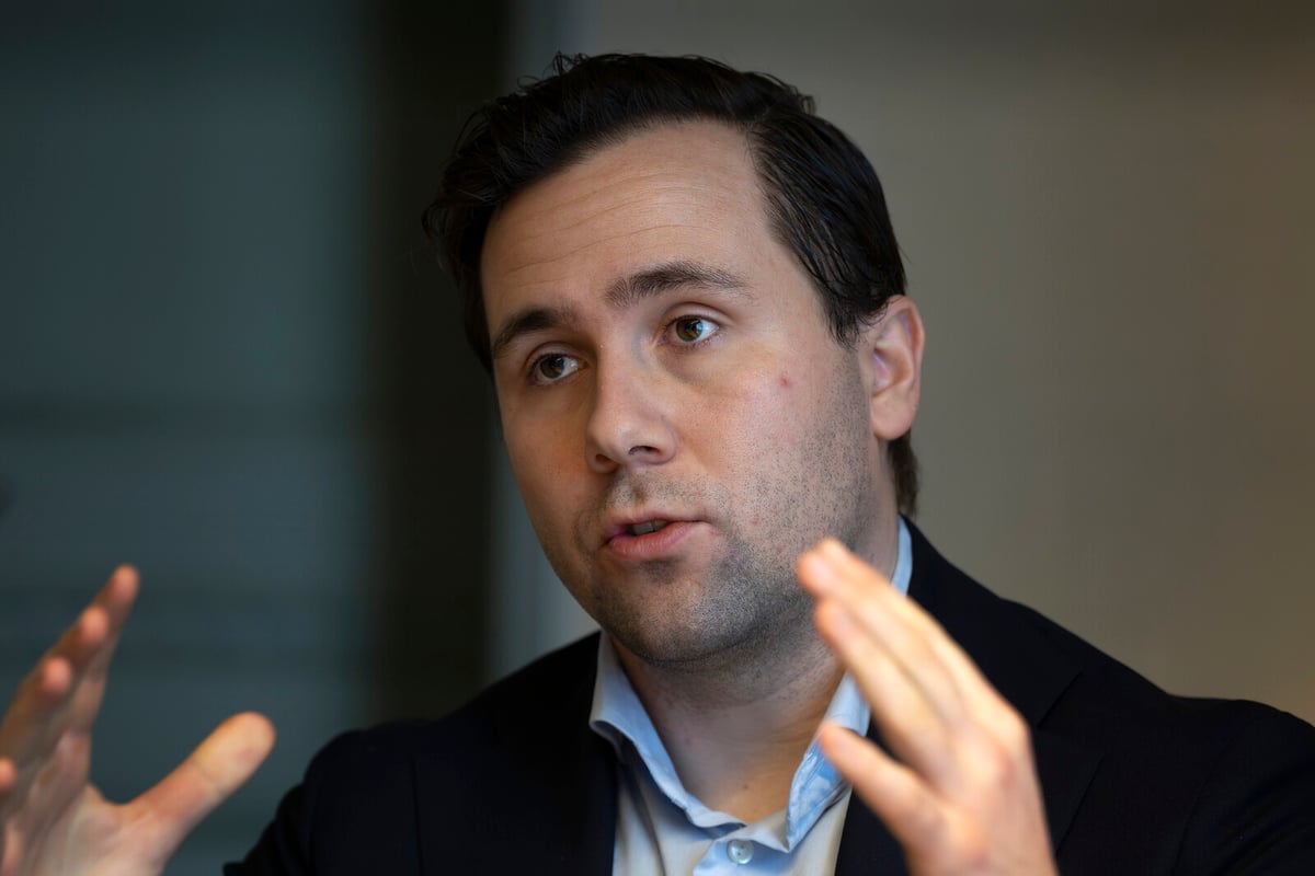 Minister Benjamin Dousa Shelters in Kyiv Bomb Shelter Amid Russian Attacks
