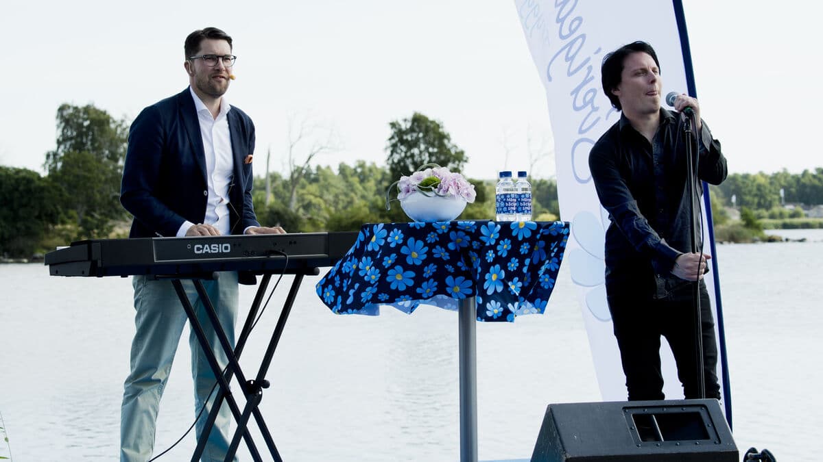 Jimmie Åkesson's band singer sells Nazi records, Dagens ETC reports