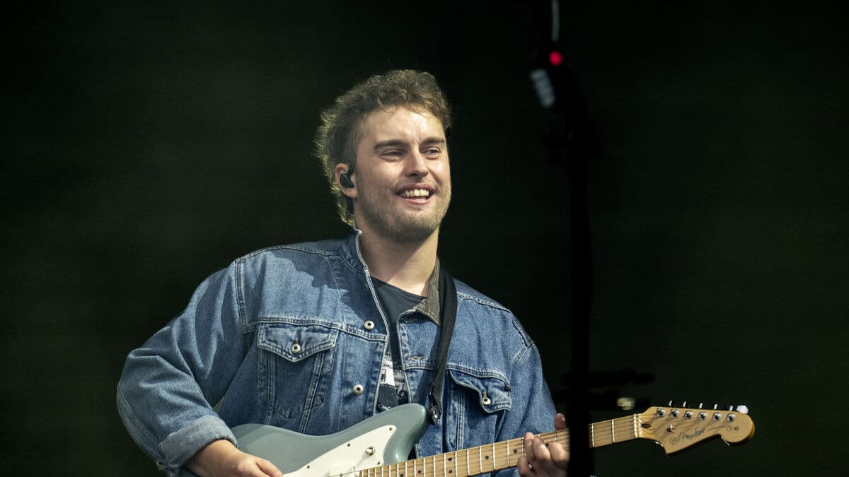 Sam Fender Wins Mercury Prize for Album "People Watching"