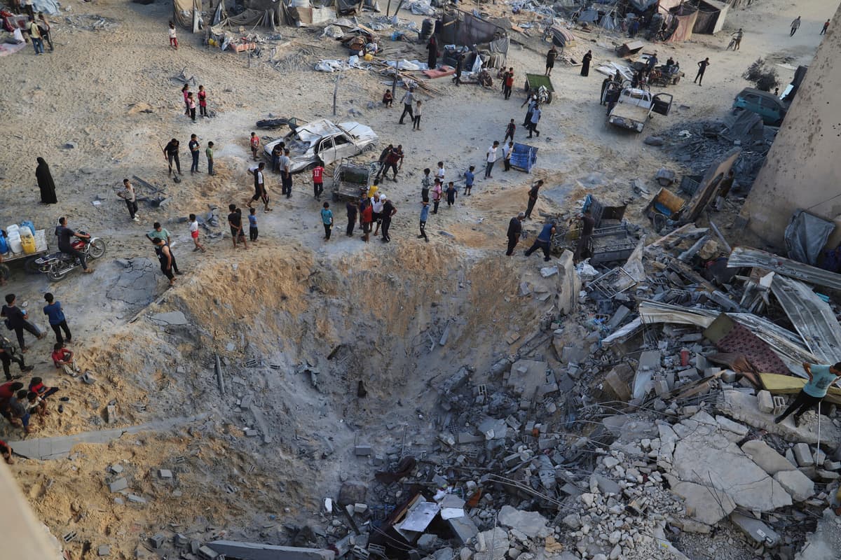 30 Killed in Central Gaza Air Strikes as War Toll Exceeds 60,000