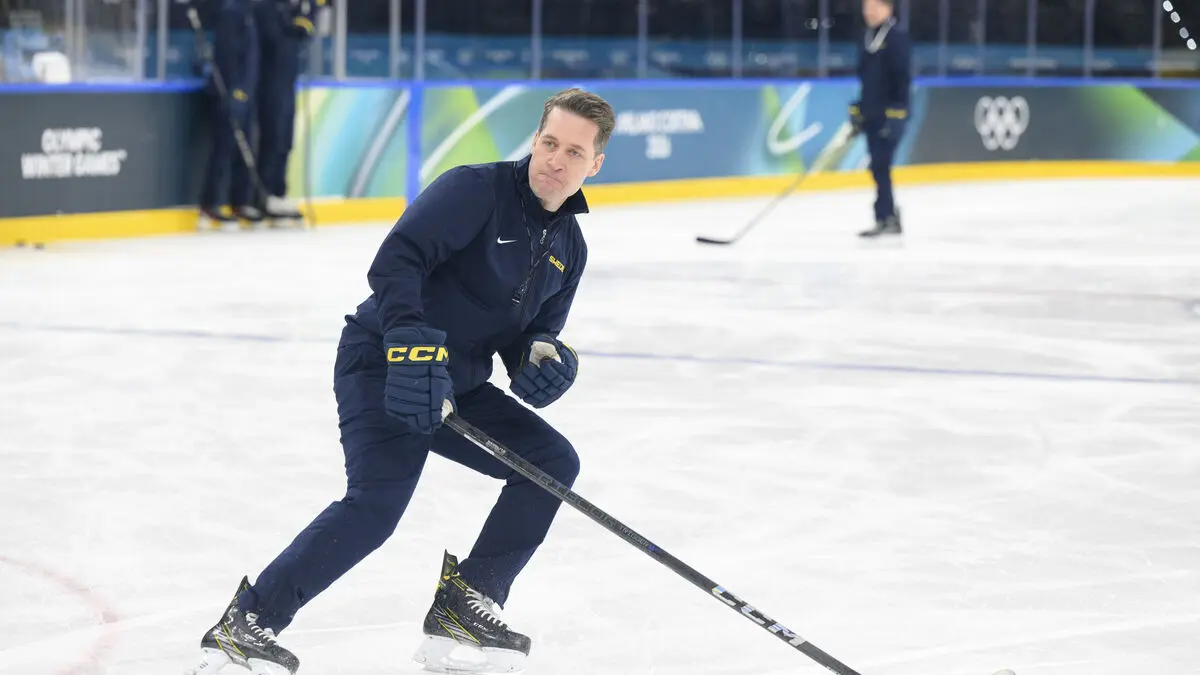 Marcus Johansson and Hampus Lindholm out of Tre Kronor Olympic opener tonight