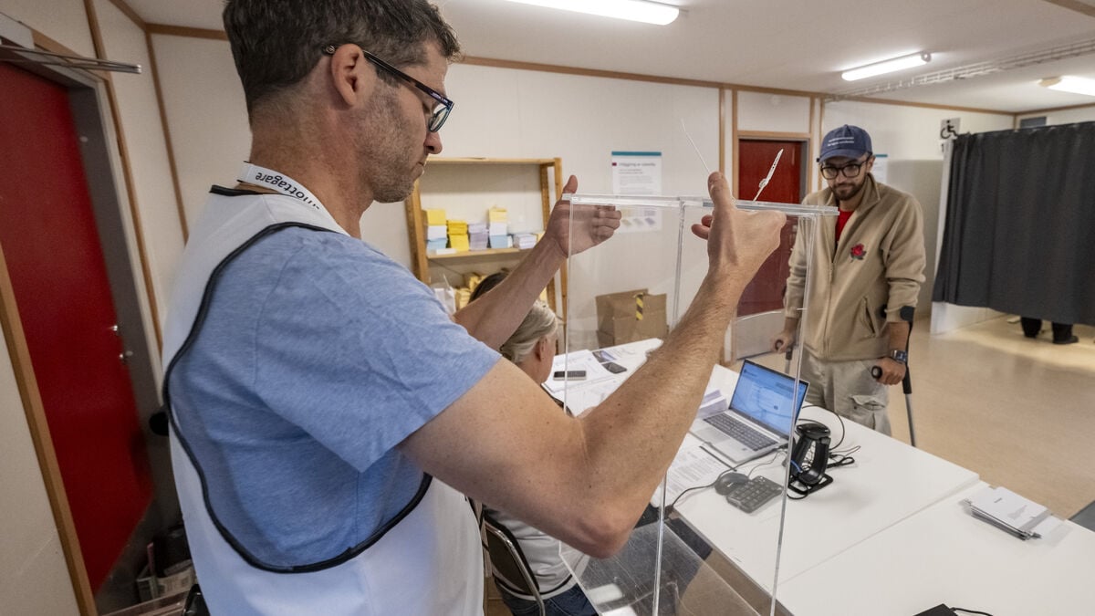 Sweden election authority warns early votes may be rejected after voting error affects 4,000 people