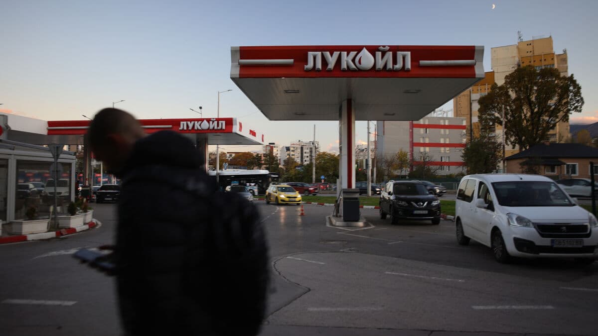 Chevron and Quantum Energy plan joint bid for Lukoil's international assets