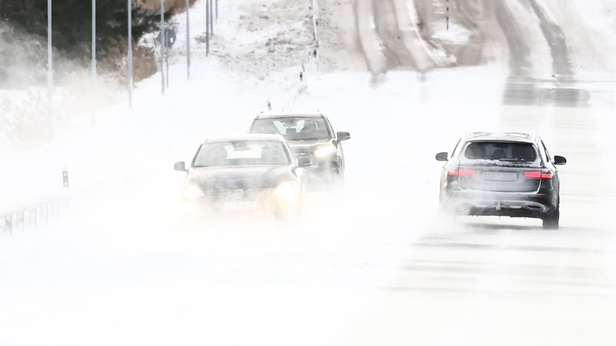 SMHI Warns of Unusual 15 cm Snowfall in Sweden
