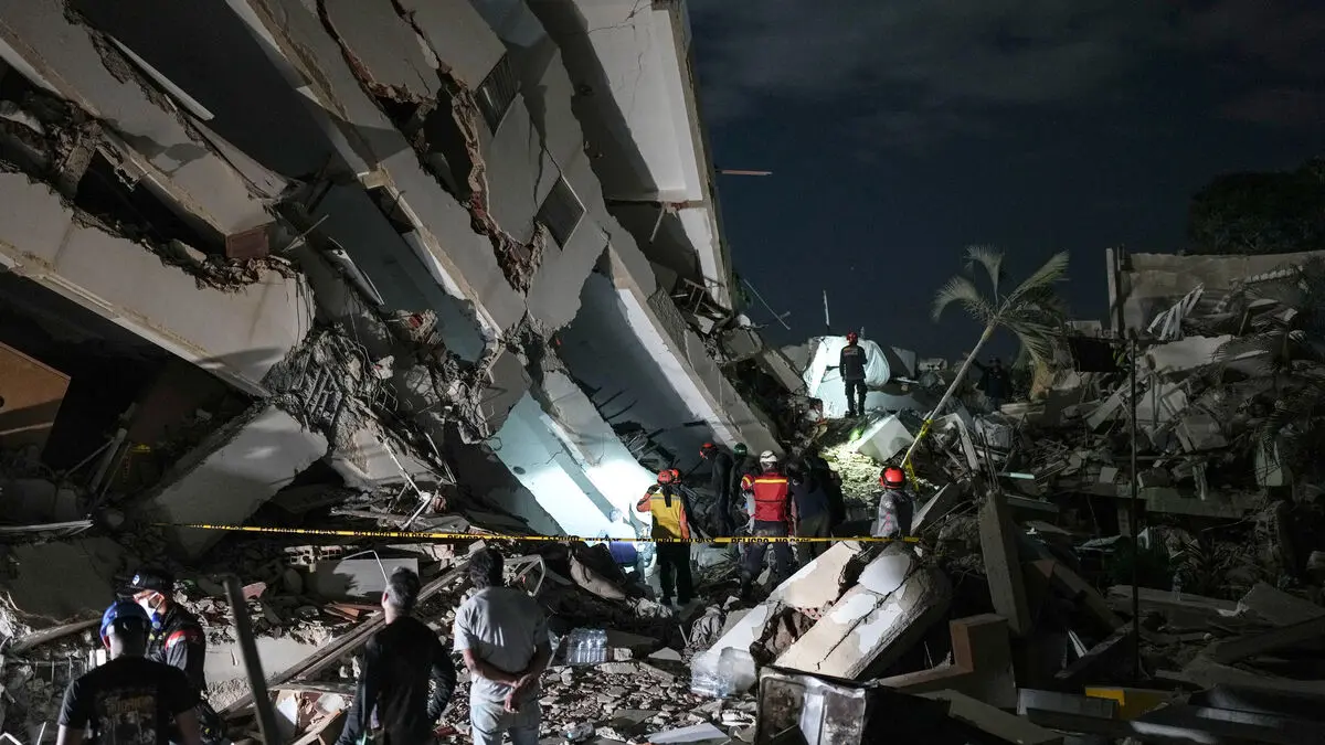 Deported Venezuelans feared buried after earthquake collapses hotel in La Guaira