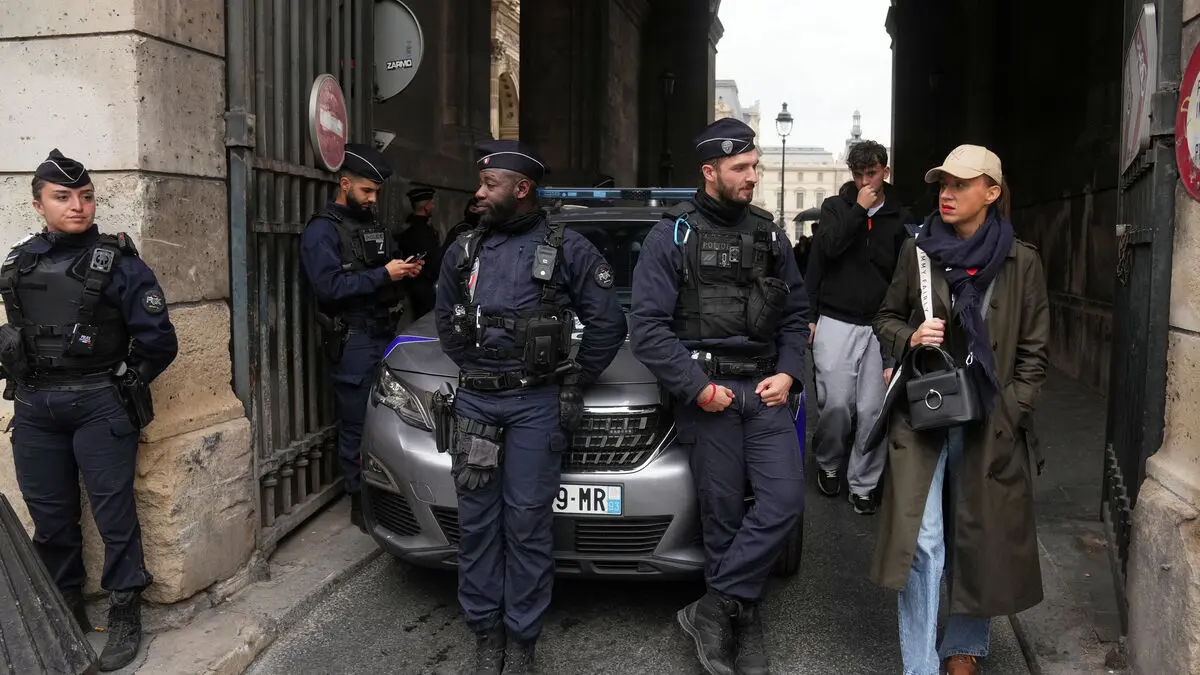 Louvre Heist Sparks Urgent Hunt
