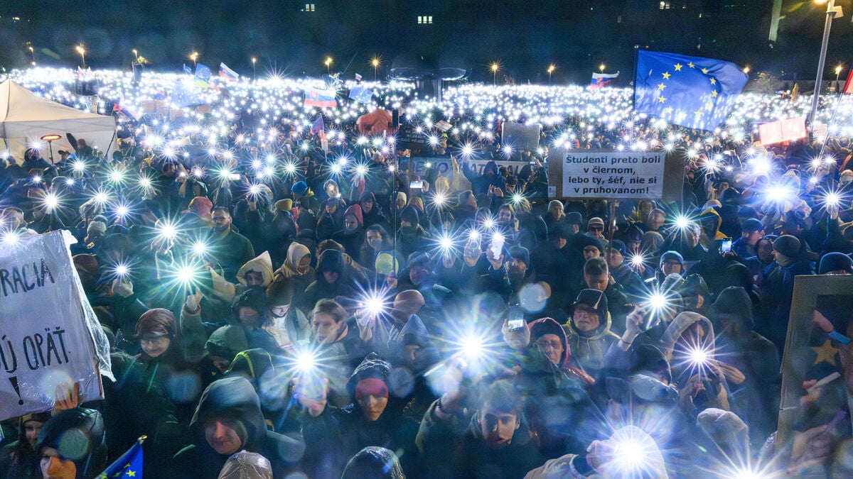 Protests against Fico on the anniversary of the revolution