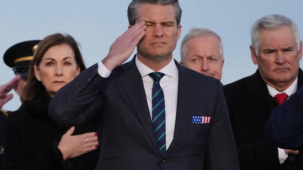 US strikes suspected IS targets in Syria