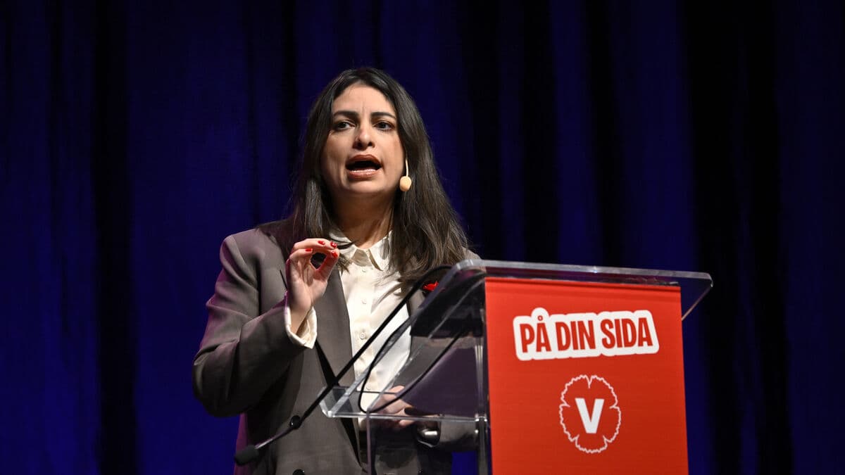 Left Party leader Nooshi Dadgostar says fat cats have been allowed to rob households