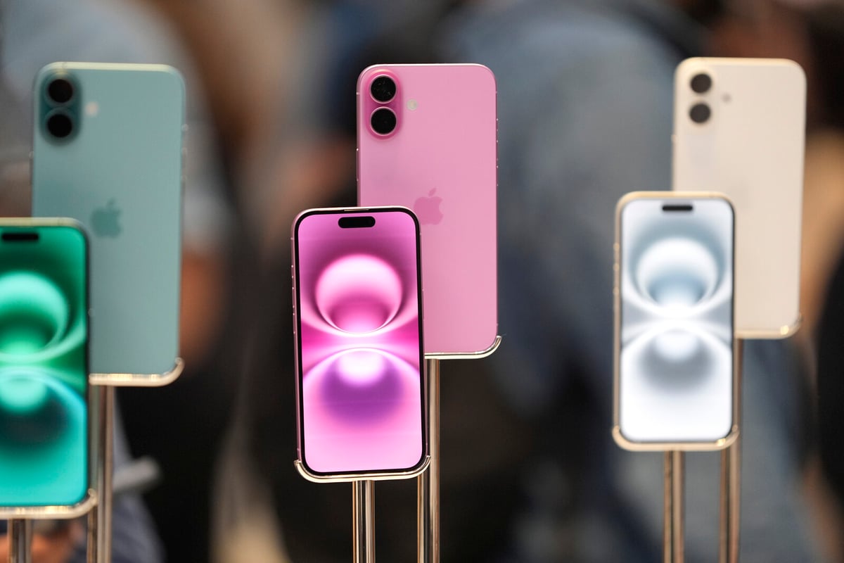 Apple Flies 600 Tons of iPhones to US to Dodge Tariff Hike