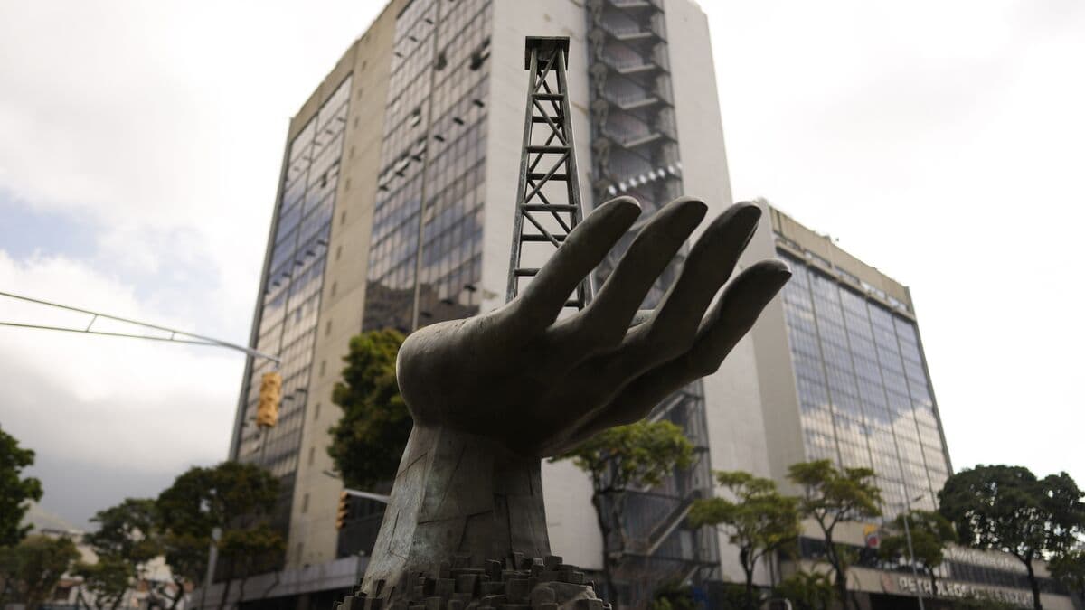 Venezuela considers leaving OPEC as U.S. influence over oil resources grows, Bloomberg says