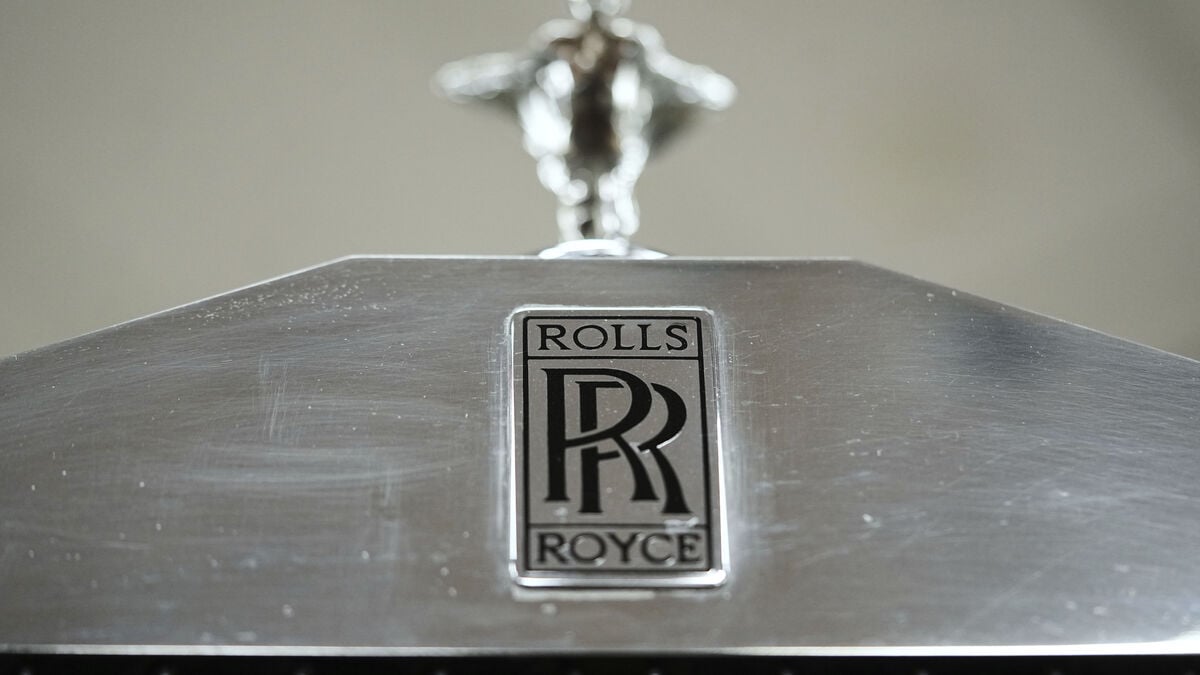 Rolls-Royce engine explodes - three hospitalized