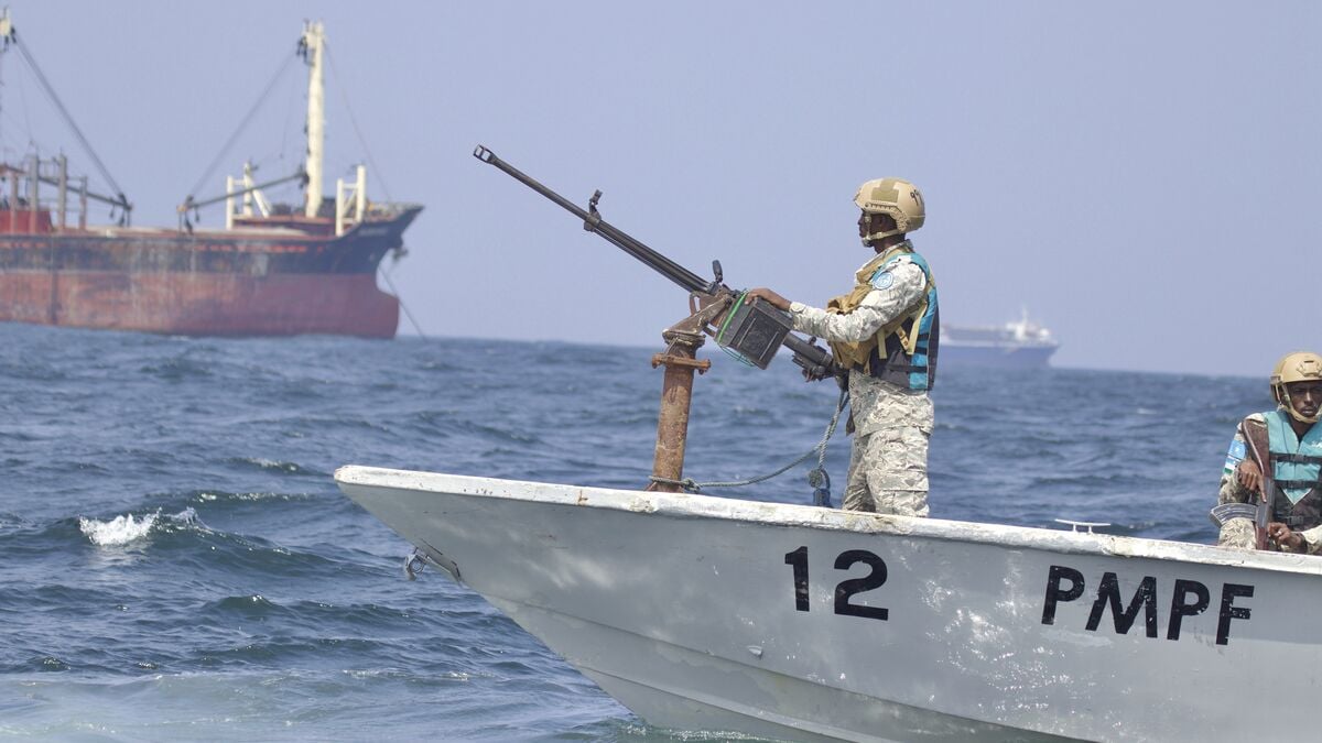 Armed men hijack oil tanker off Yemen, divert ship toward Somalia