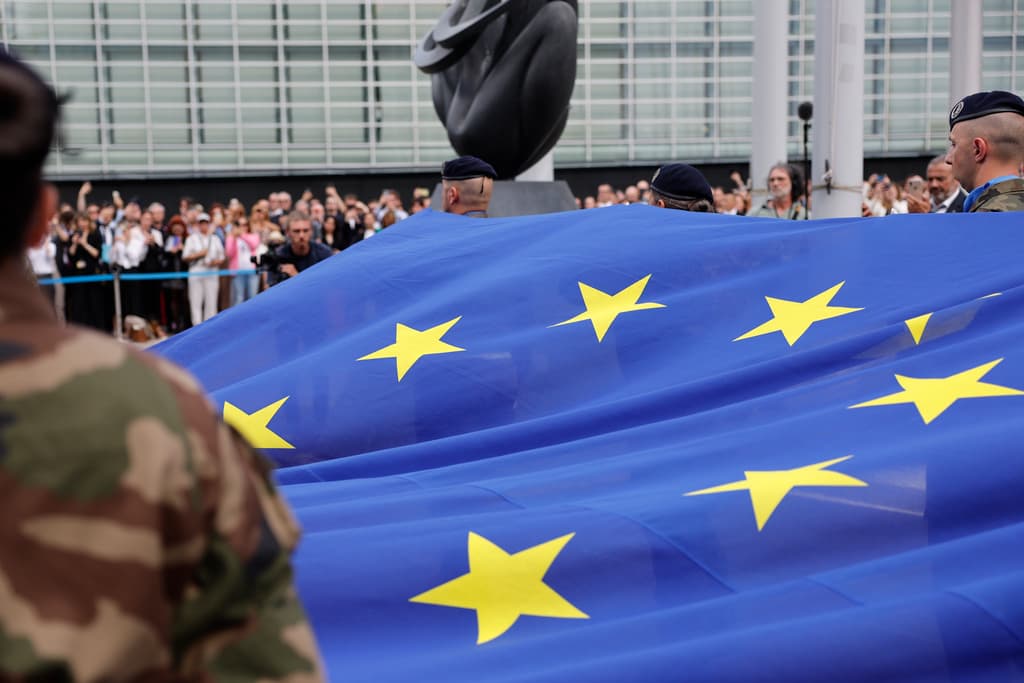 Weak Purchasing Managers' Index Suggests Interest Rate Cut