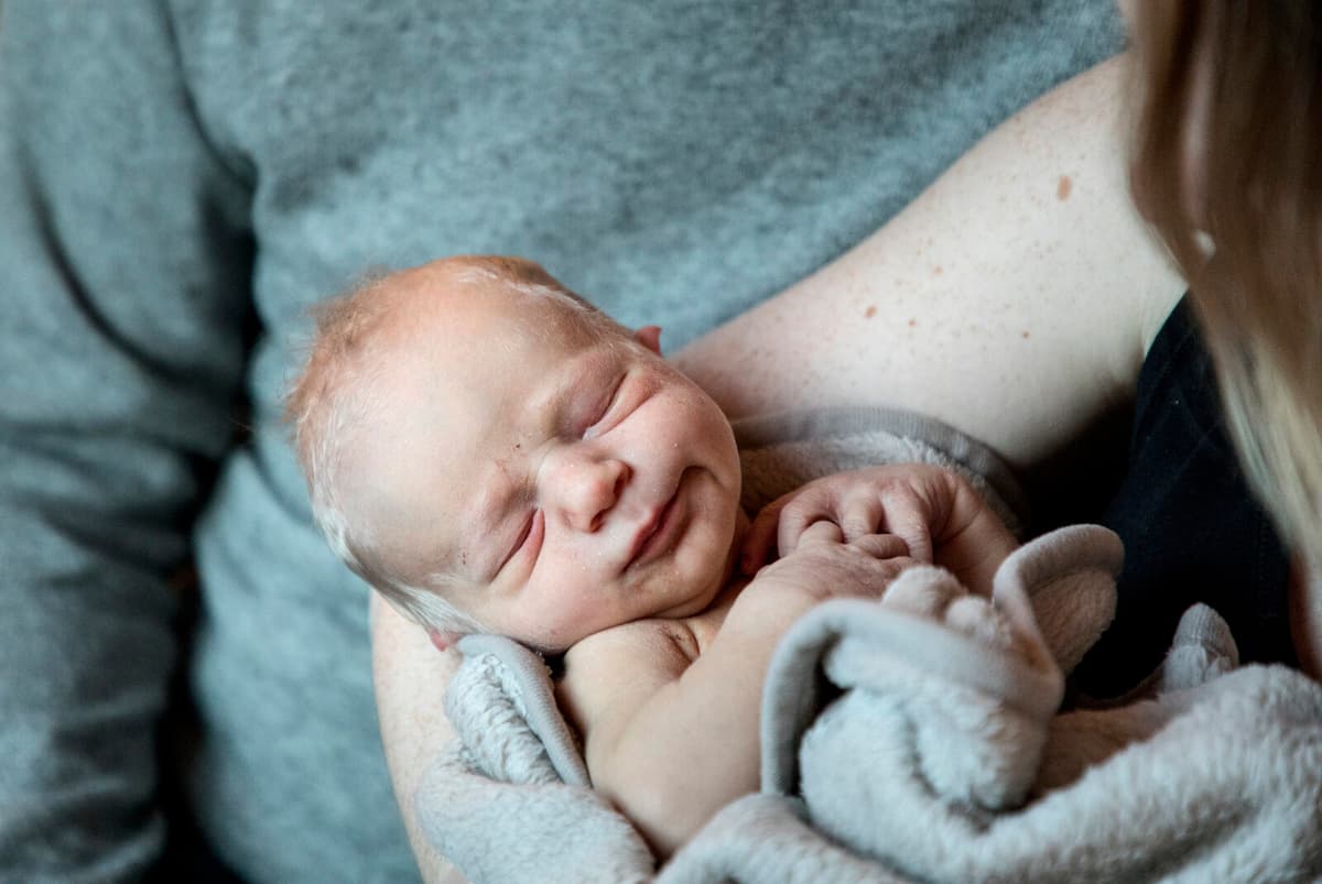 Research highlights risks for surrogate mothers