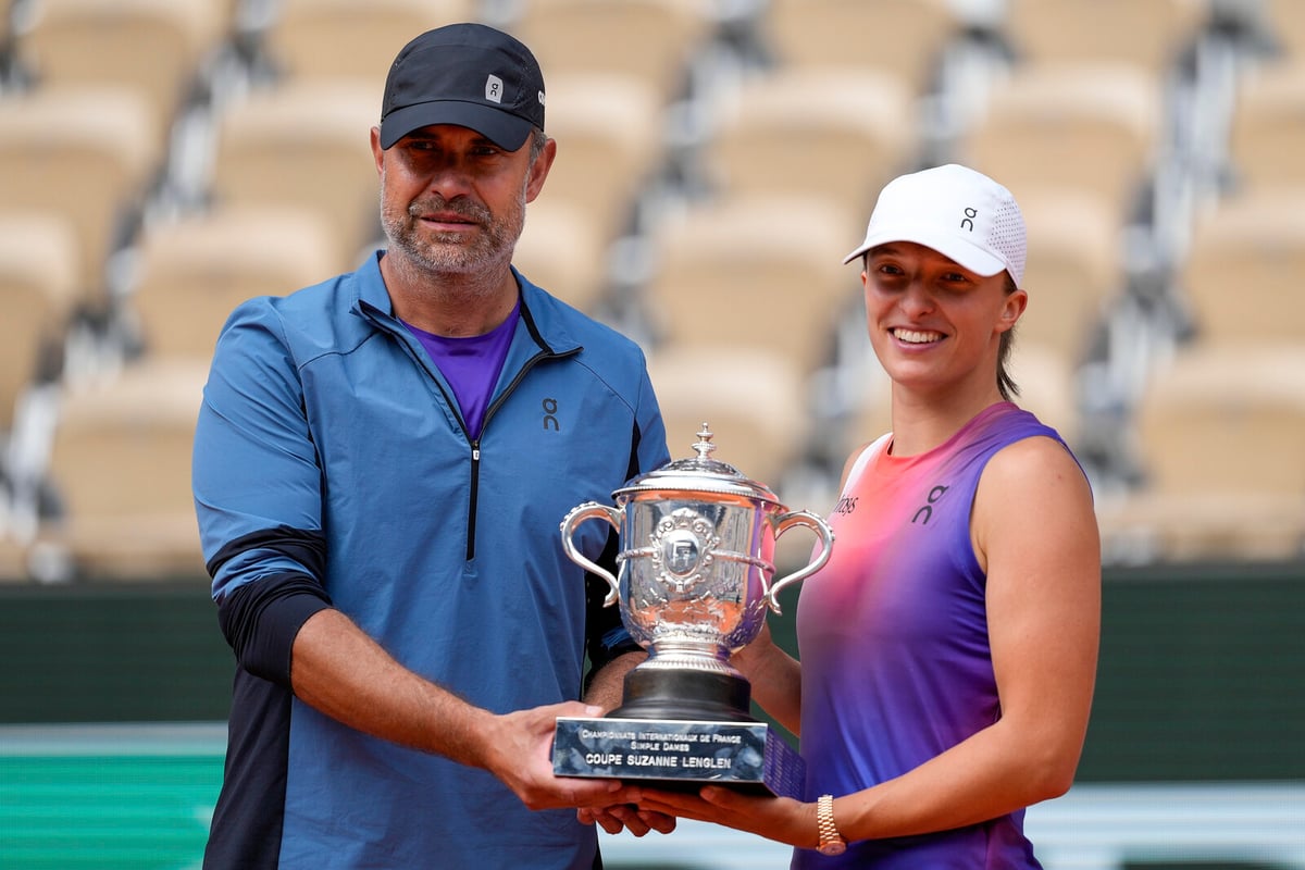 World Number One Breaks with Coach
