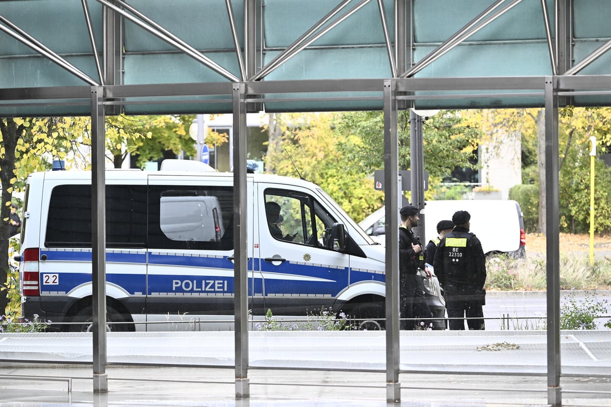 Fled from police – dumped bag with bomb
