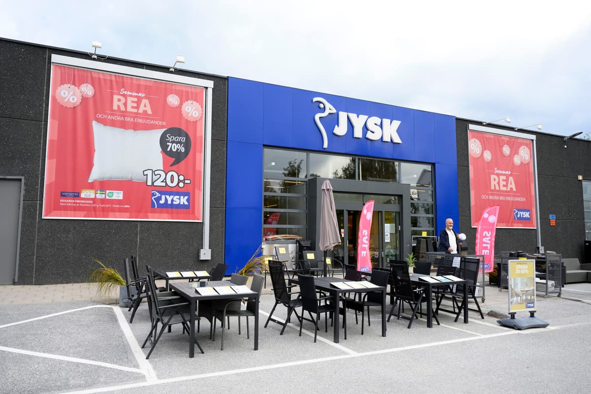 Jysk closes down – employees get to party