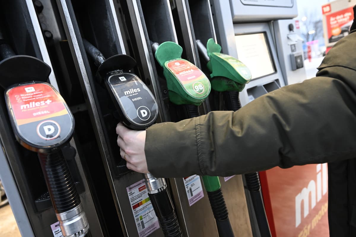 The fuel price is lowered – below 17 kronor