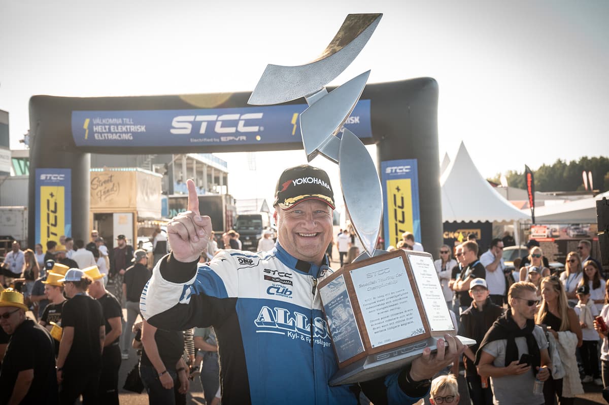 Karlsson makes history as champion after drama