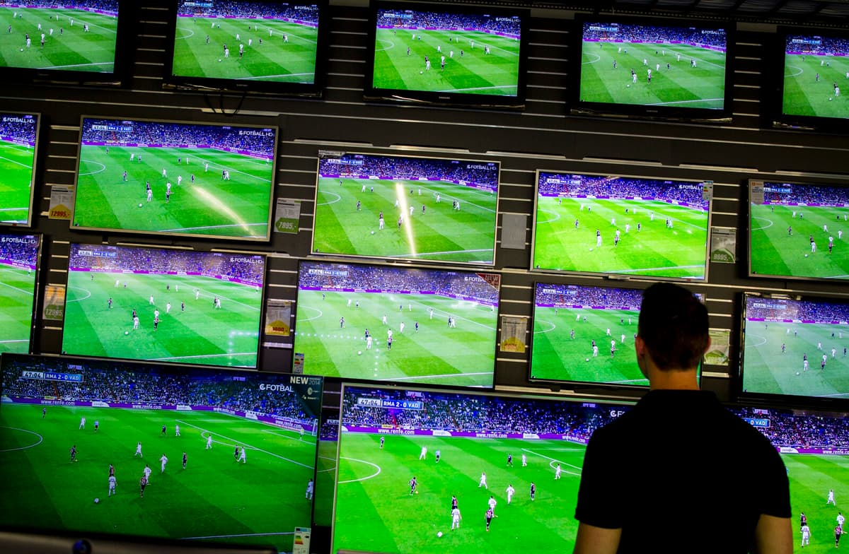 Giant TV sales attract – despite economically tough times