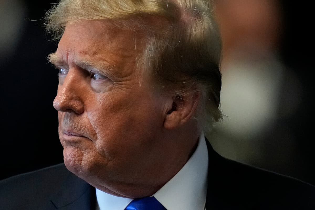 The stock plummets for Trump's company after last night's debate