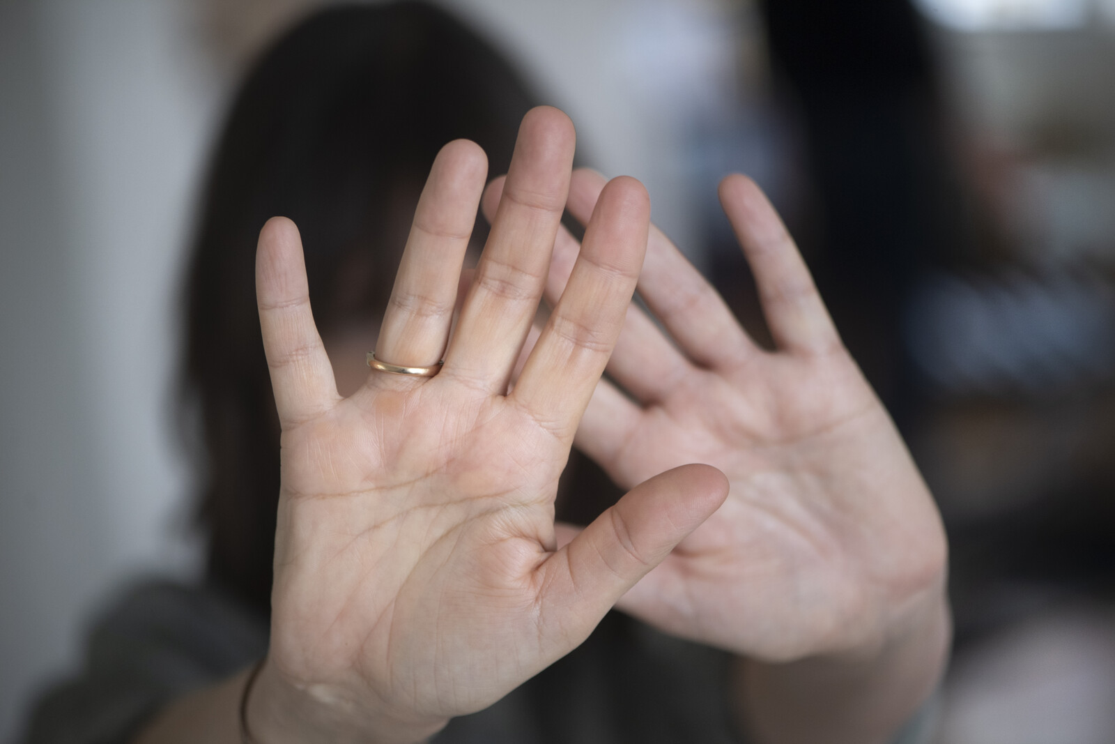 Teaching Assistants Exposed to Violence in School