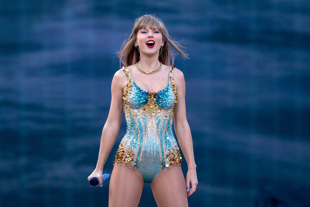 Early Taylor Swift CD sells for massive sum