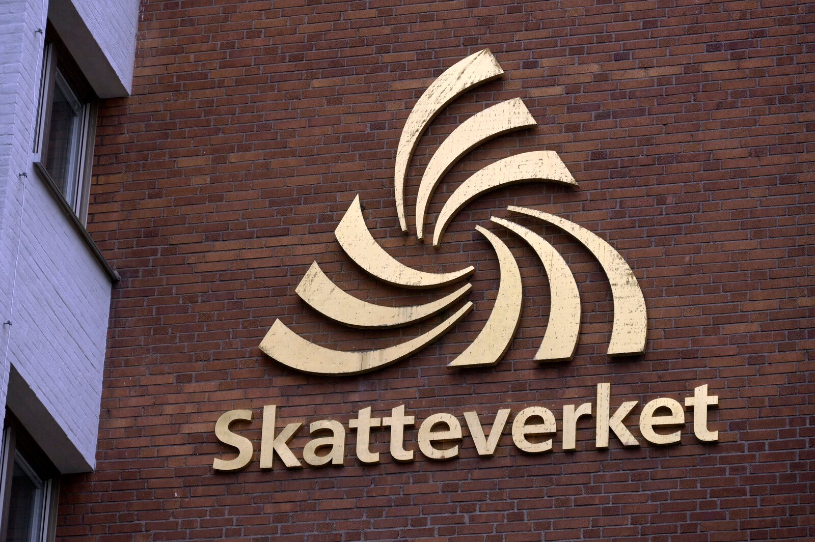Lawyer with Crime Links Dismissed
