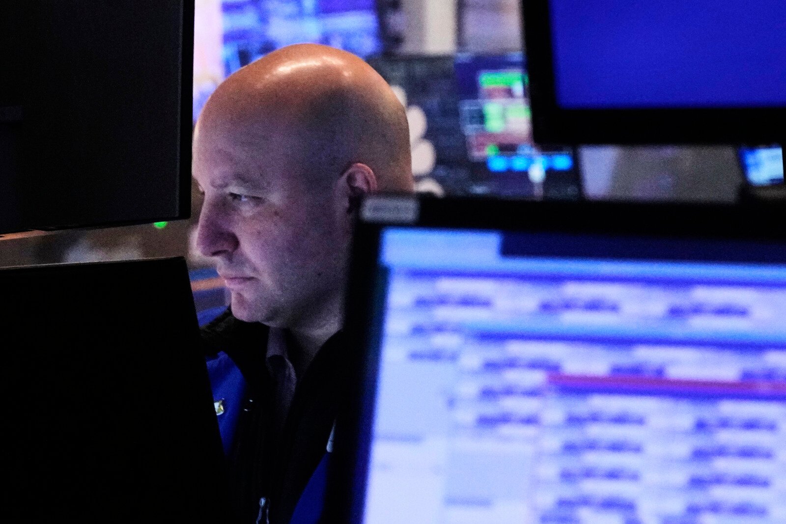 Wall Street Opens Strong as Tech Stocks Lead Gains