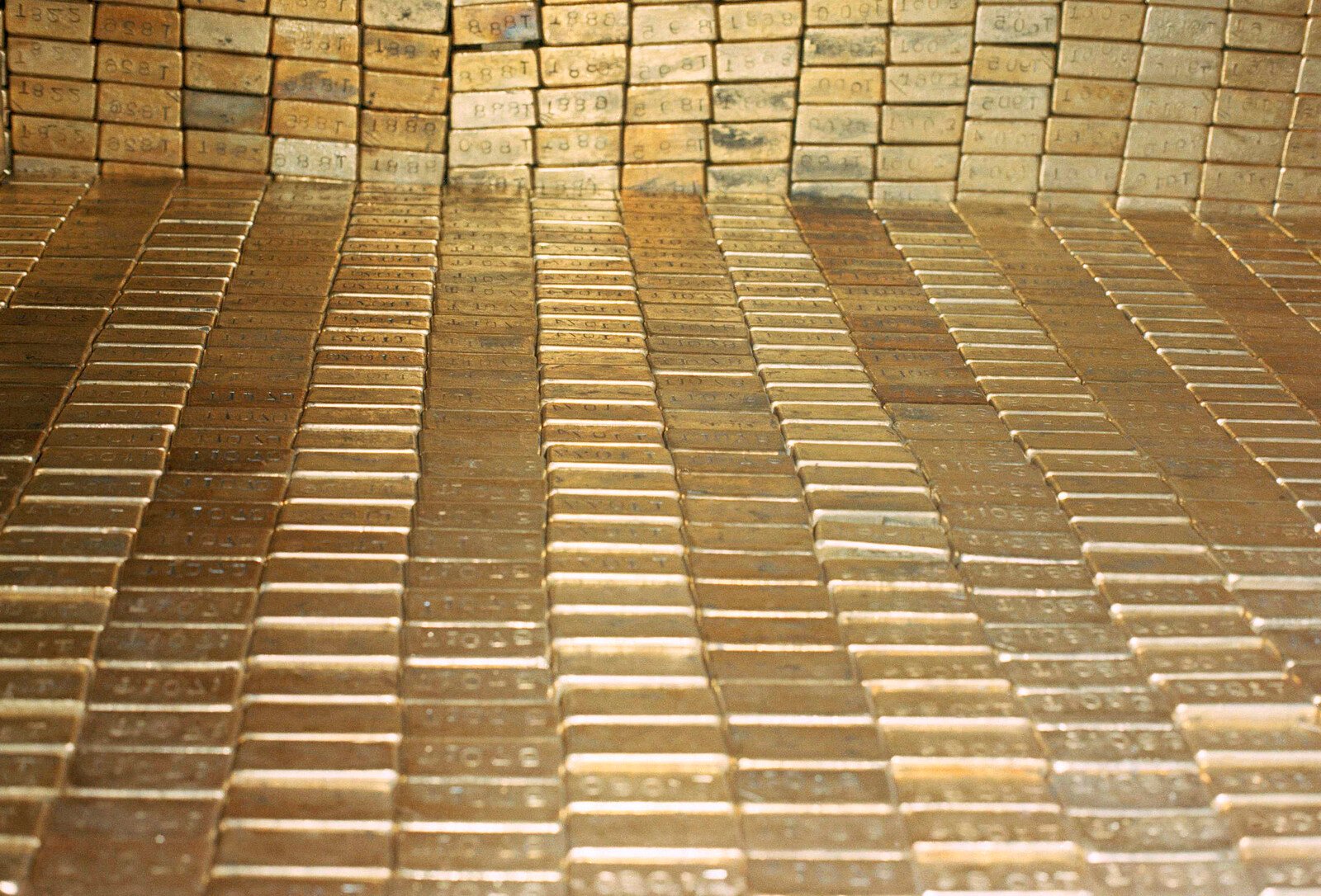 Stronger Krona Dims Swedish Gold Gains Despite Global Surge