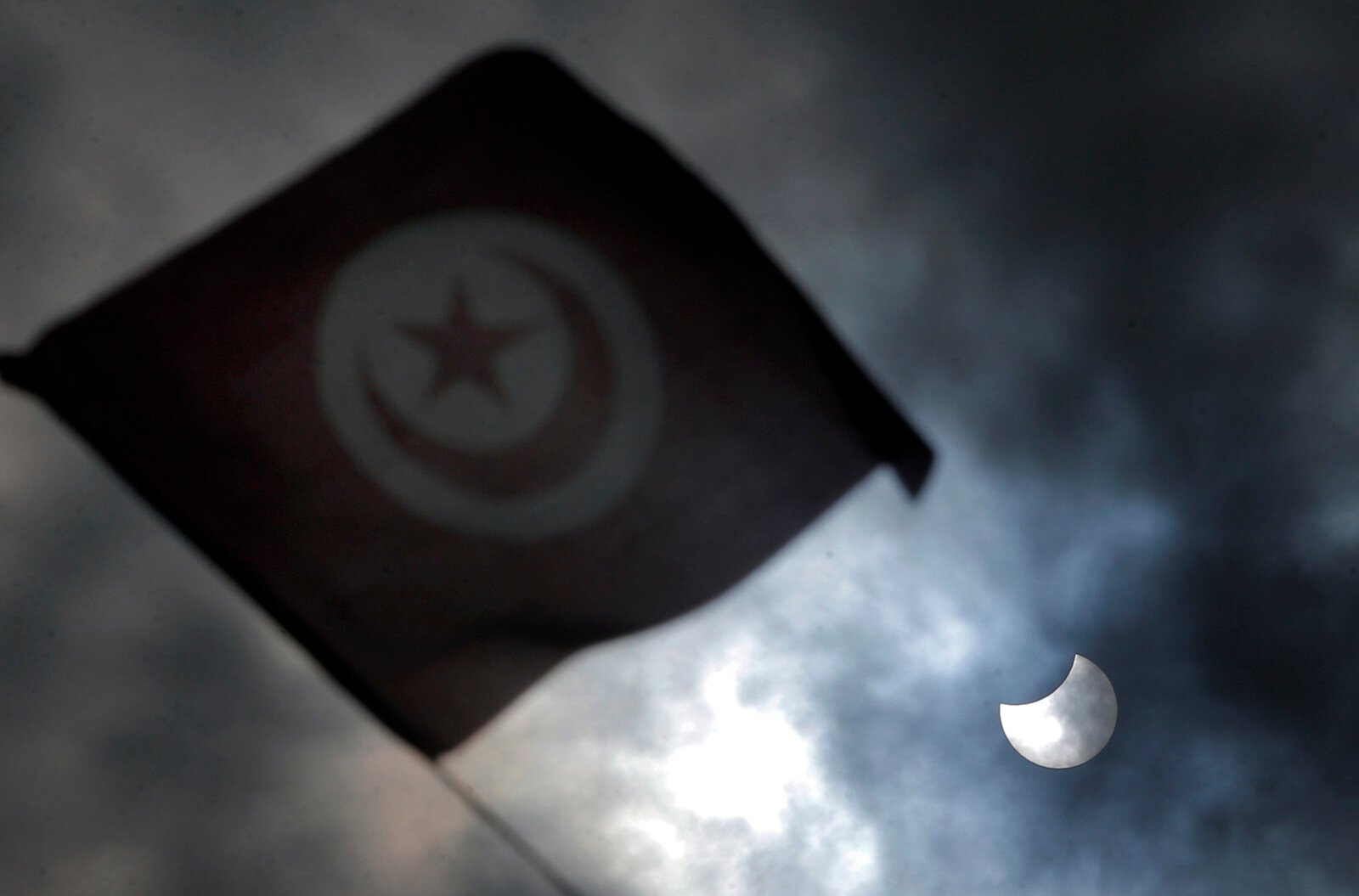 Tunisian opposition leader attacked with