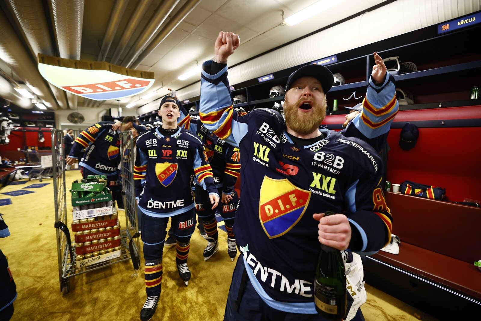 Djurgården Promoted to SHL as Fans Celebrate on Ice
