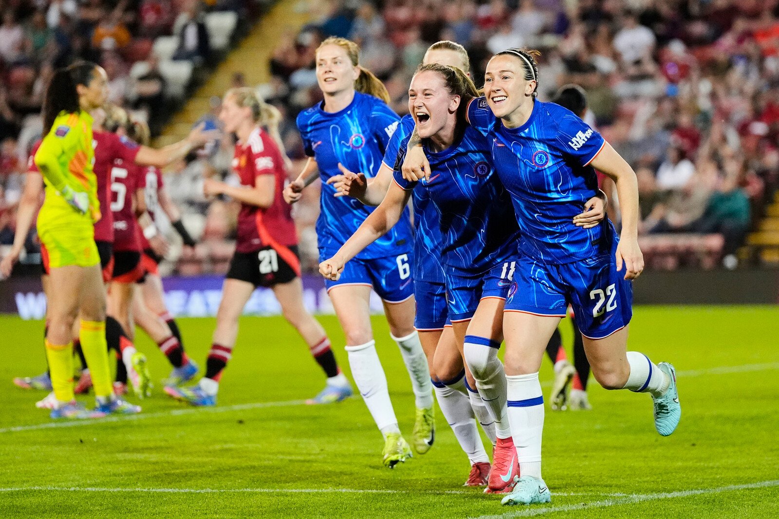 Chelsea Clinches Sixth Straight Title with Win Over Manchester United